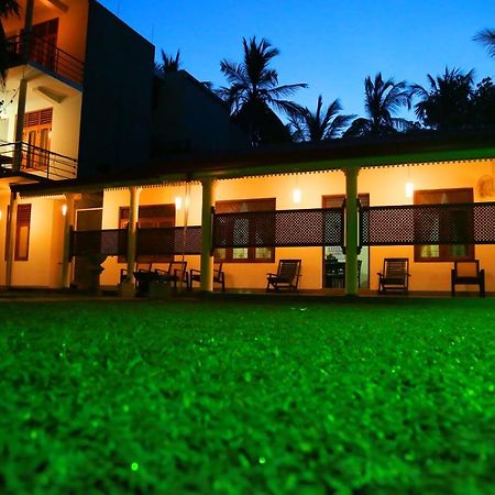 Vishmee Holiday Inn Embilipitiya Esterno foto