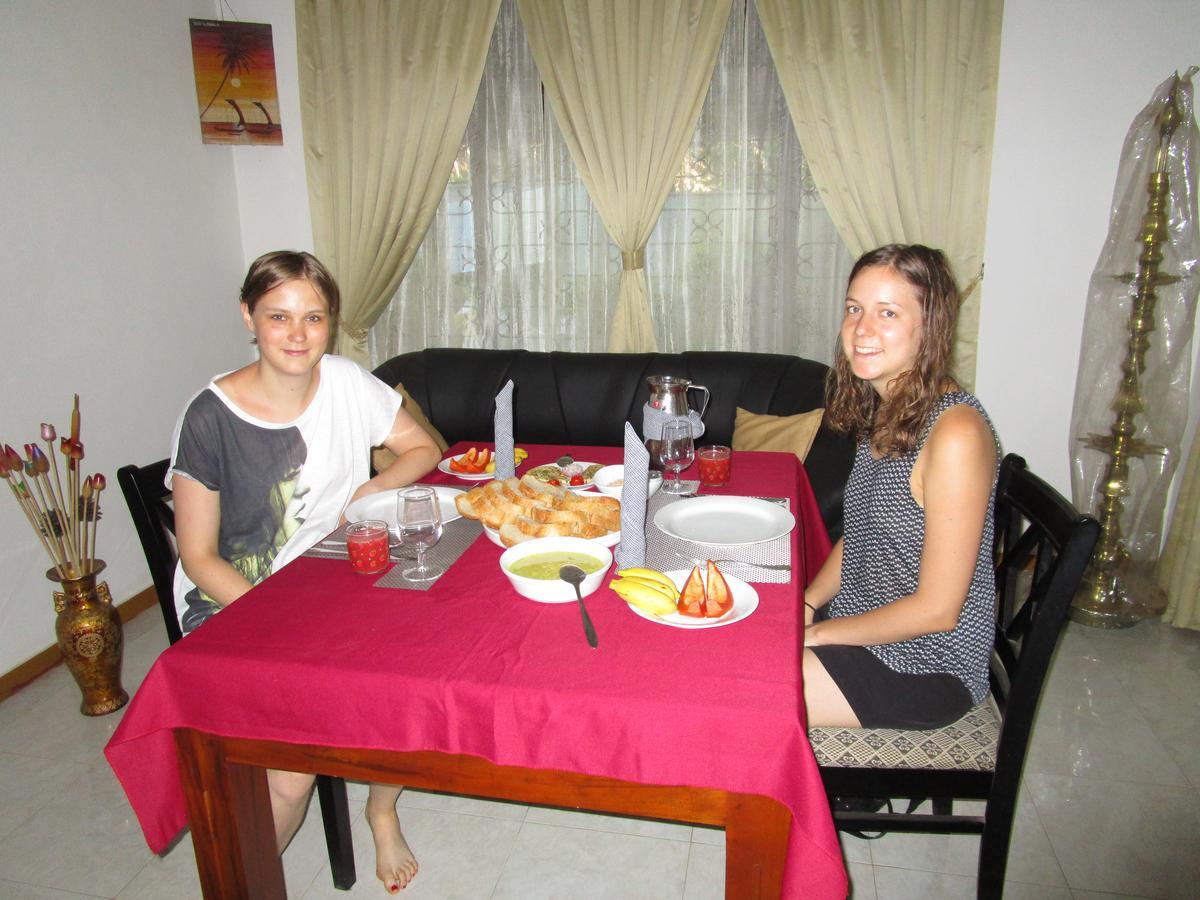 Vishmee Holiday Inn Embilipitiya Esterno foto