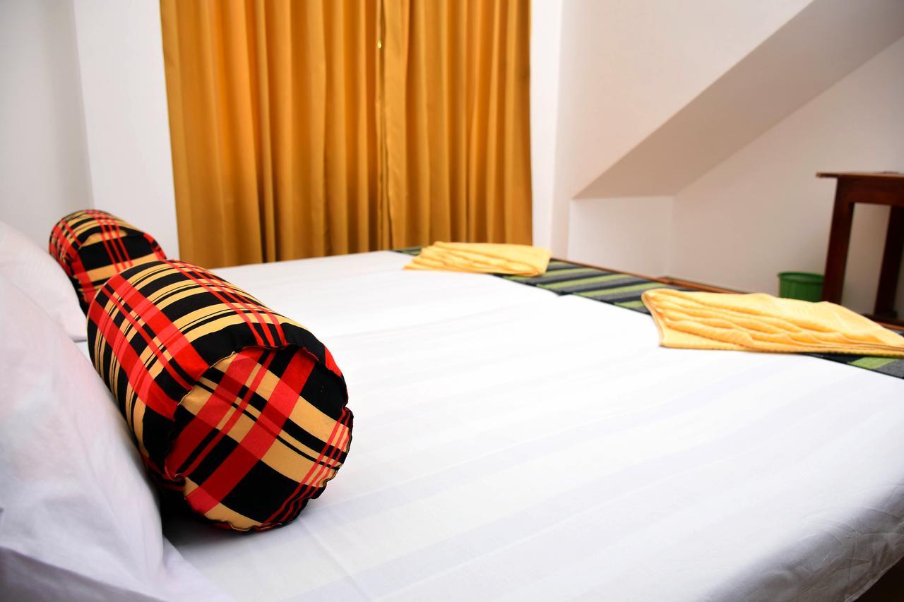 Vishmee Holiday Inn Embilipitiya Esterno foto