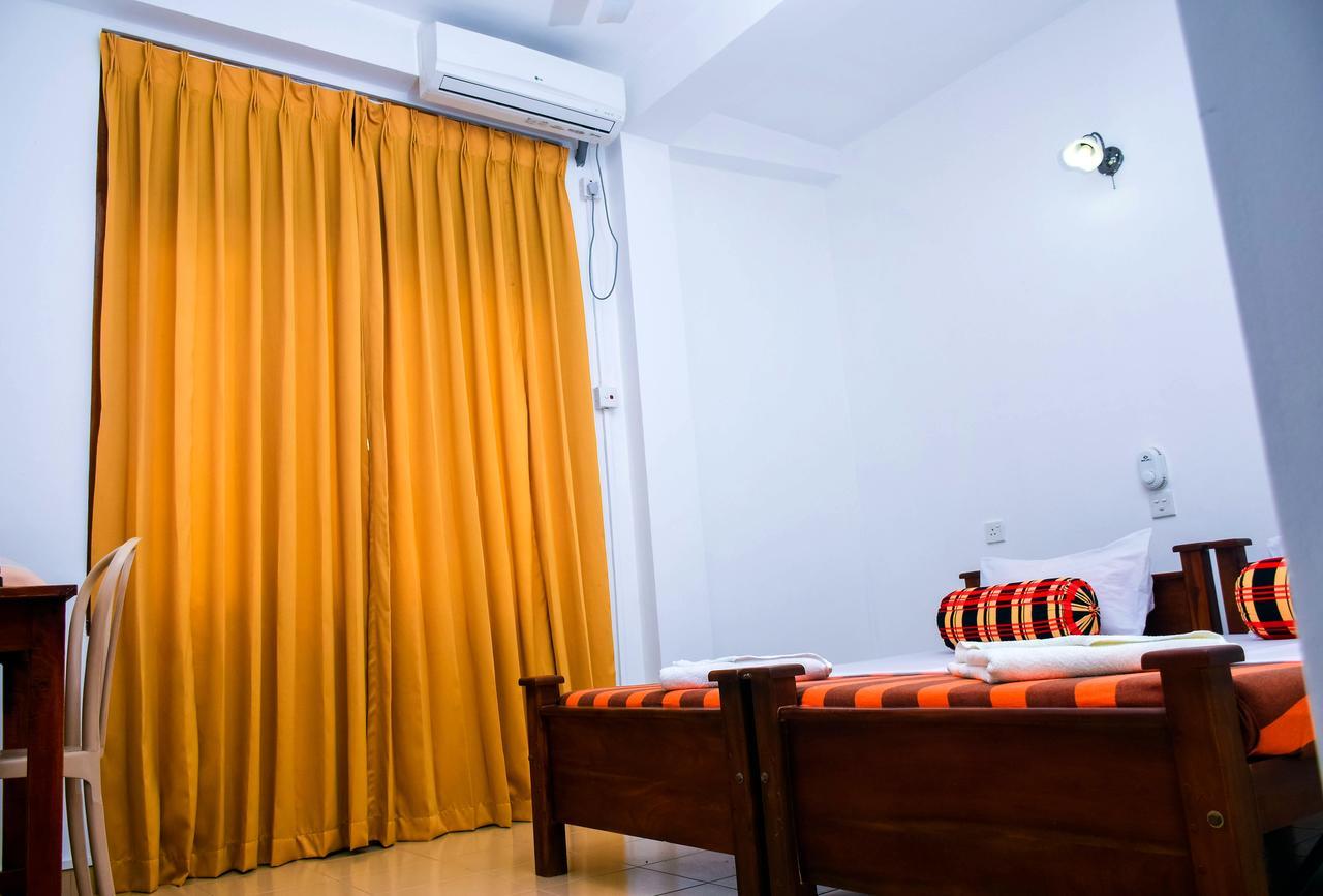 Vishmee Holiday Inn Embilipitiya Esterno foto