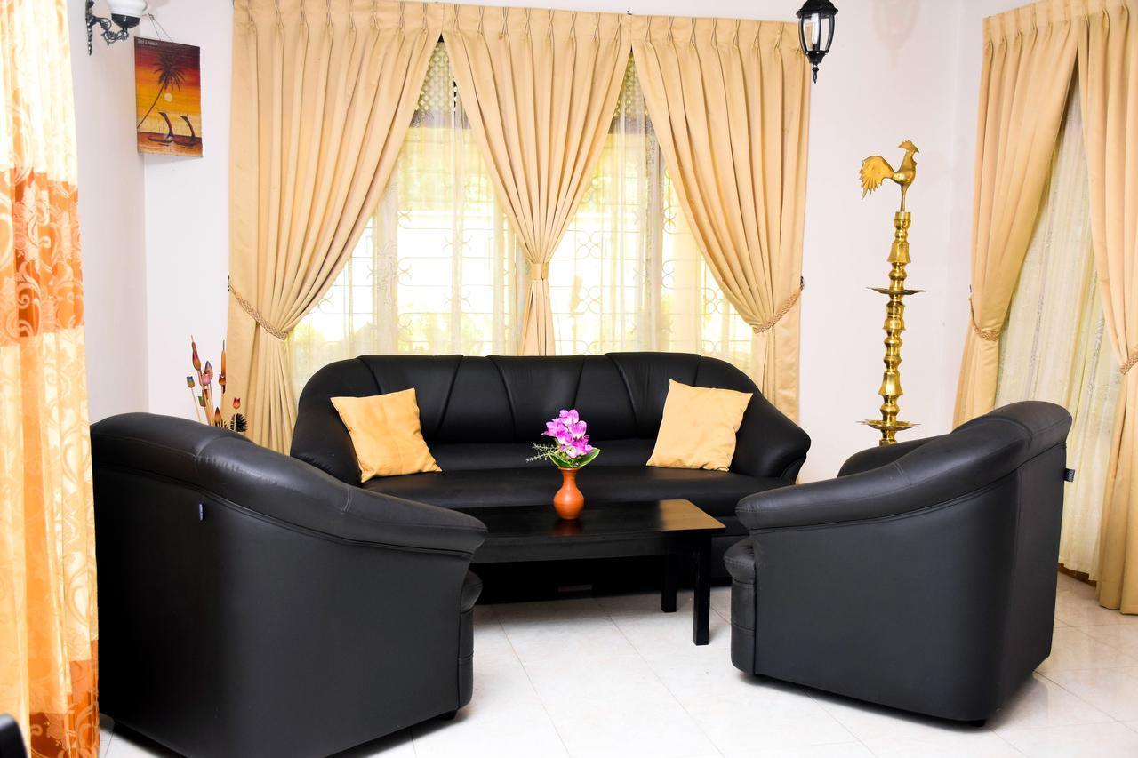 Vishmee Holiday Inn Embilipitiya Esterno foto