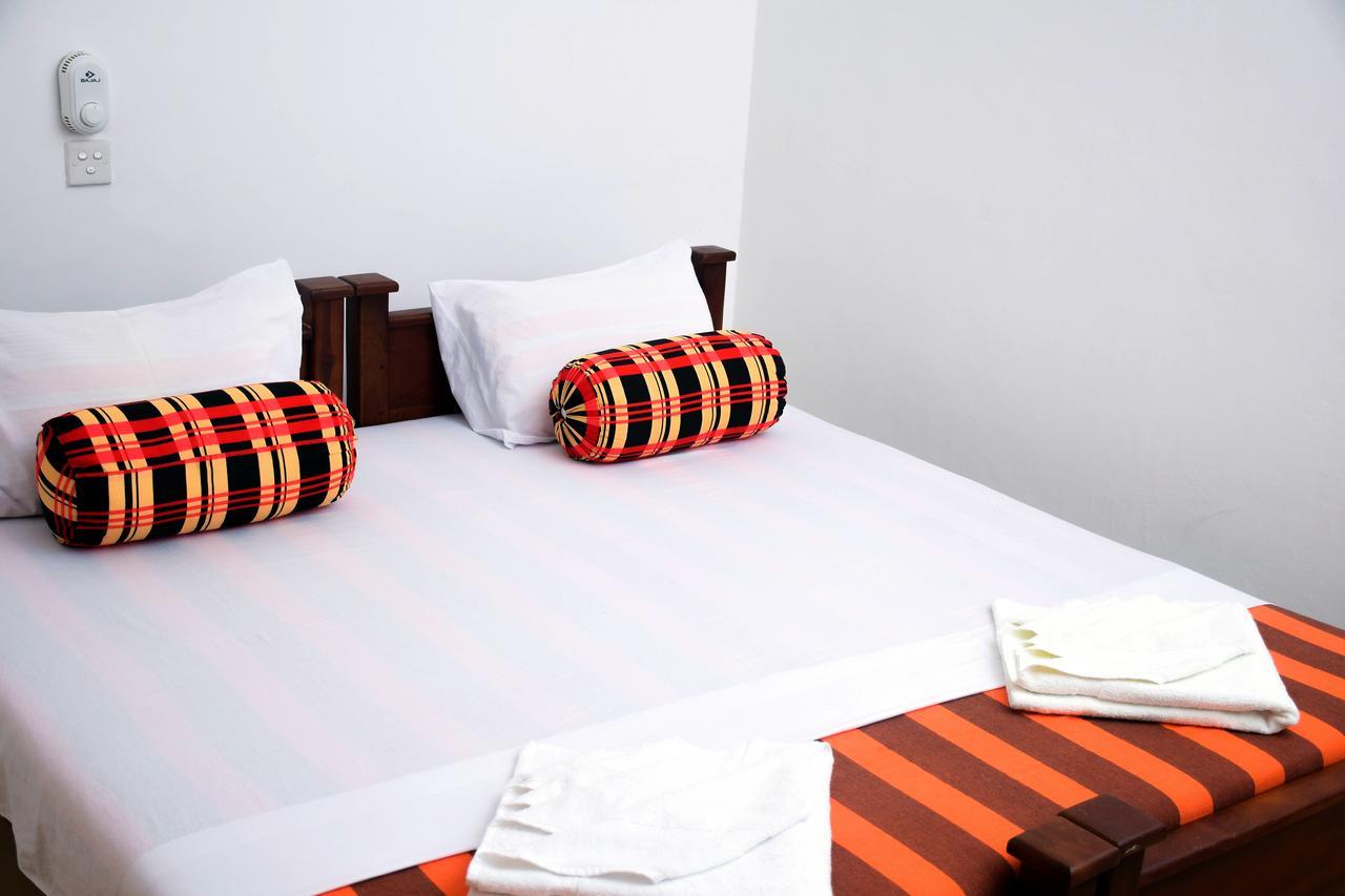 Vishmee Holiday Inn Embilipitiya Esterno foto