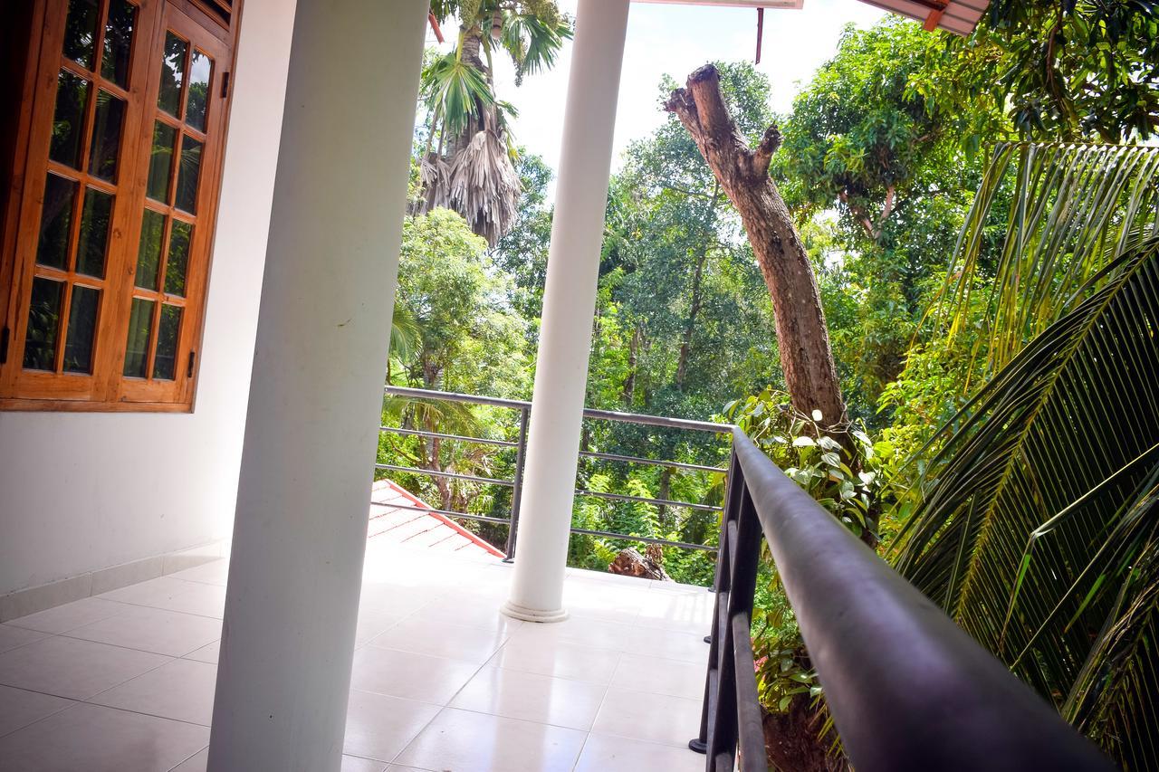Vishmee Holiday Inn Embilipitiya Esterno foto