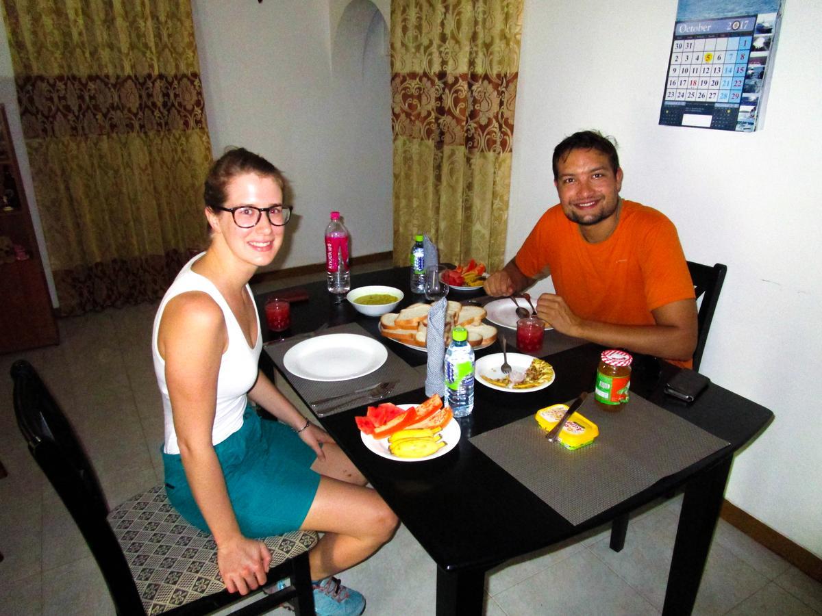 Vishmee Holiday Inn Embilipitiya Esterno foto