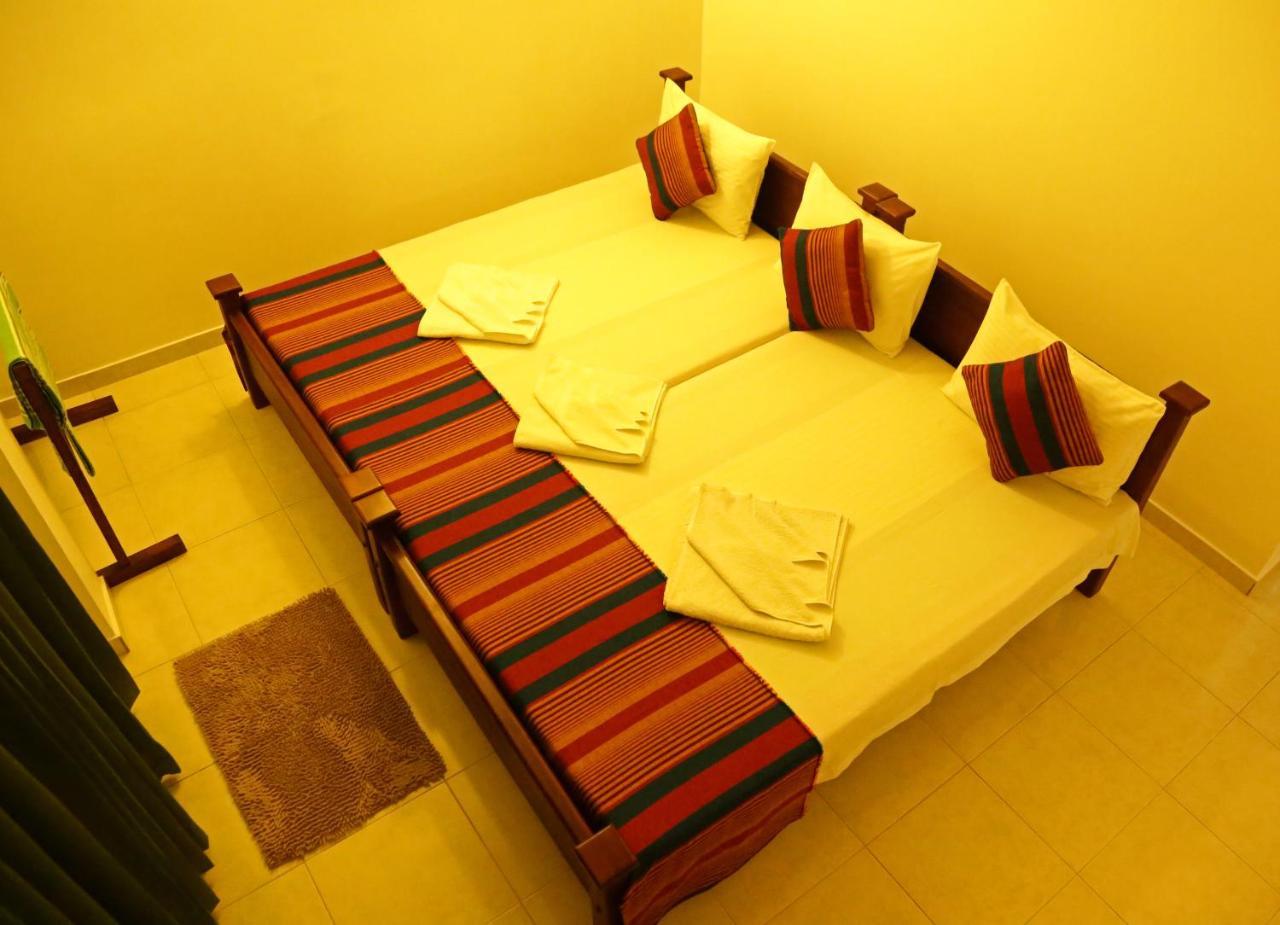 Vishmee Holiday Inn Embilipitiya Esterno foto