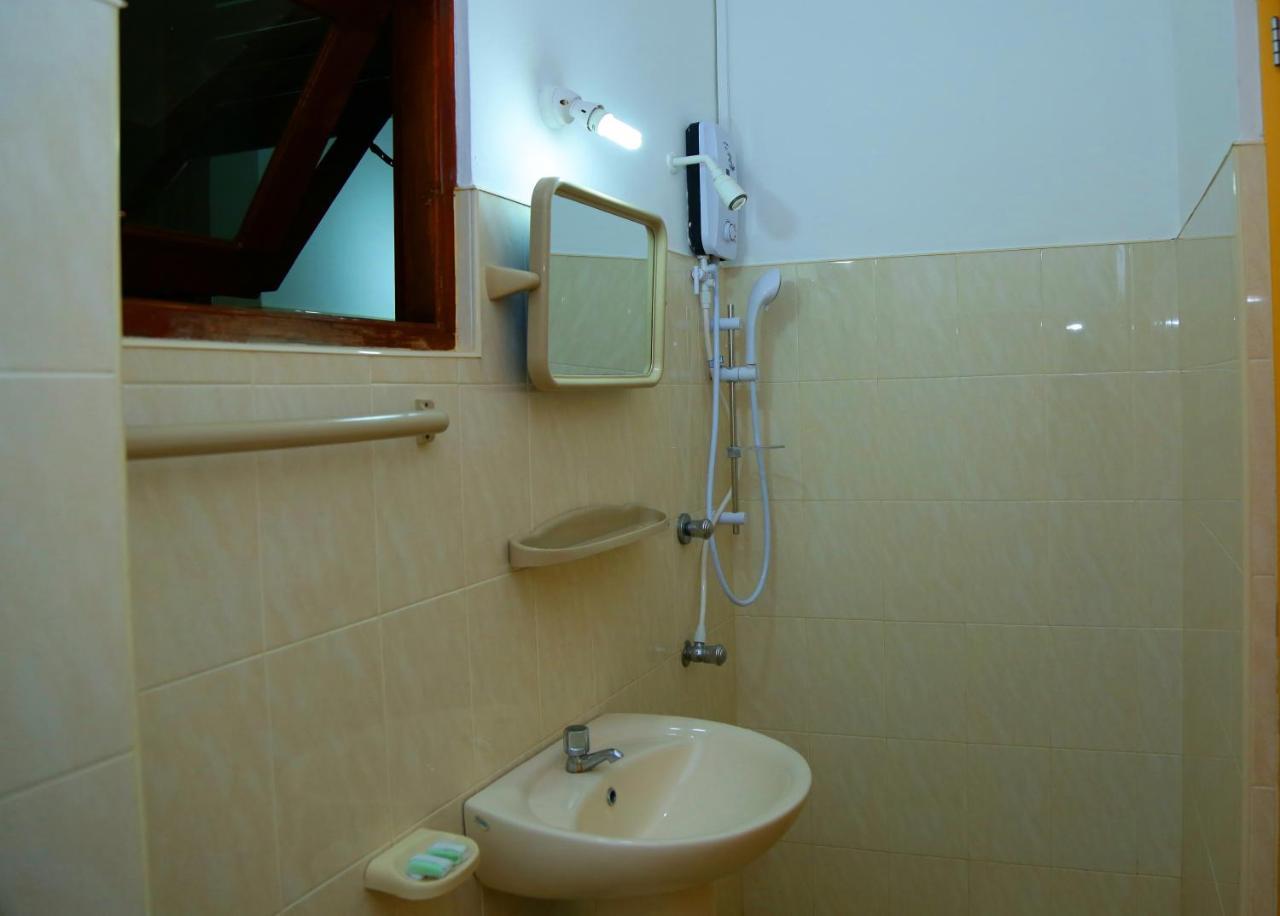 Vishmee Holiday Inn Embilipitiya Esterno foto