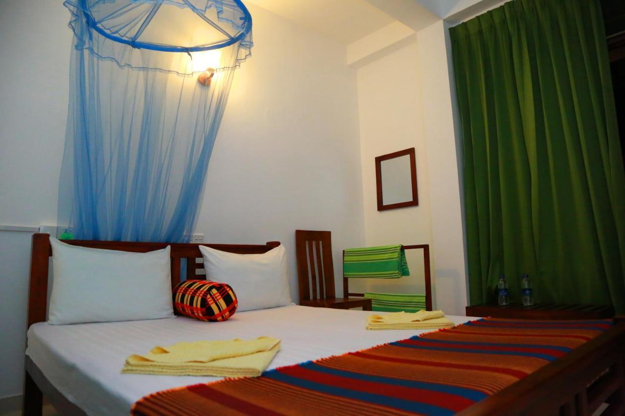 Vishmee Holiday Inn Embilipitiya Esterno foto