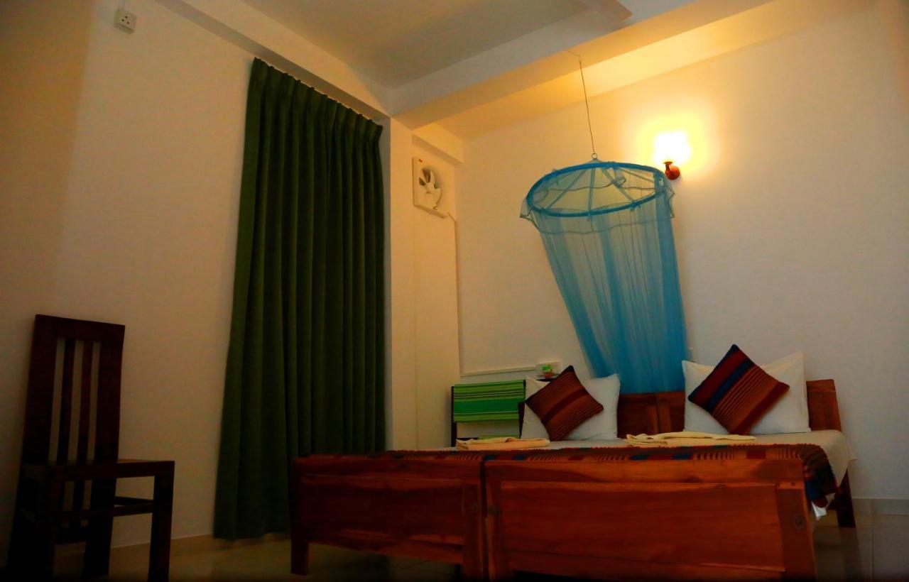 Vishmee Holiday Inn Embilipitiya Esterno foto