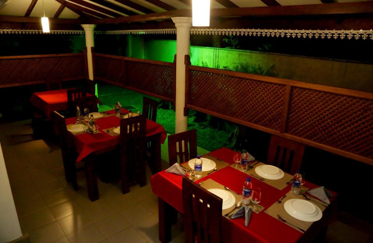 Vishmee Holiday Inn Embilipitiya Esterno foto