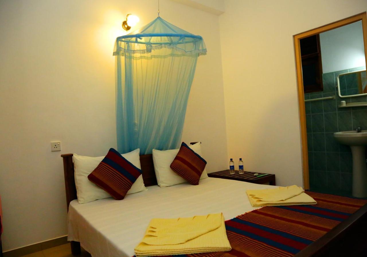 Vishmee Holiday Inn Embilipitiya Esterno foto