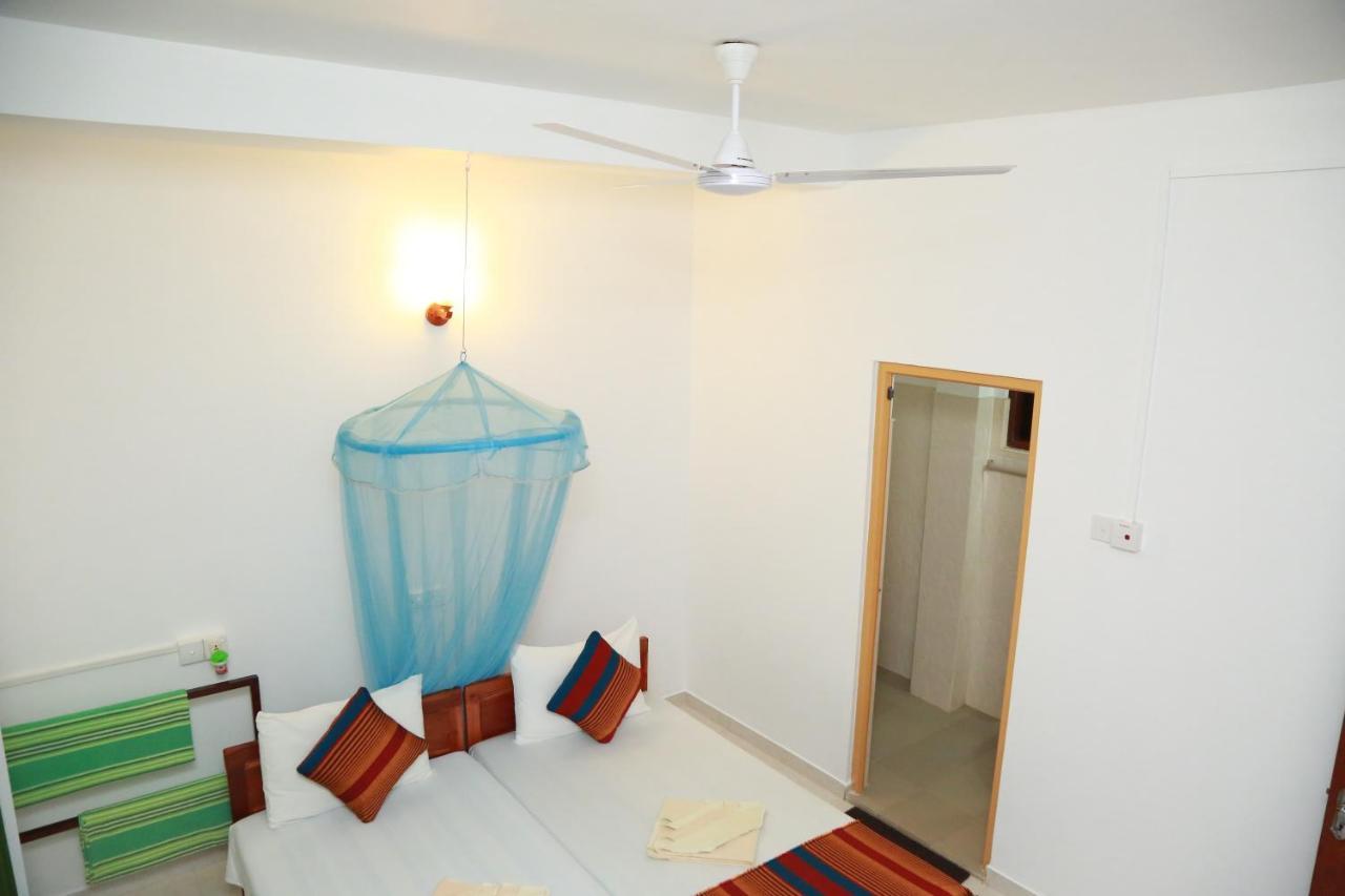 Vishmee Holiday Inn Embilipitiya Esterno foto